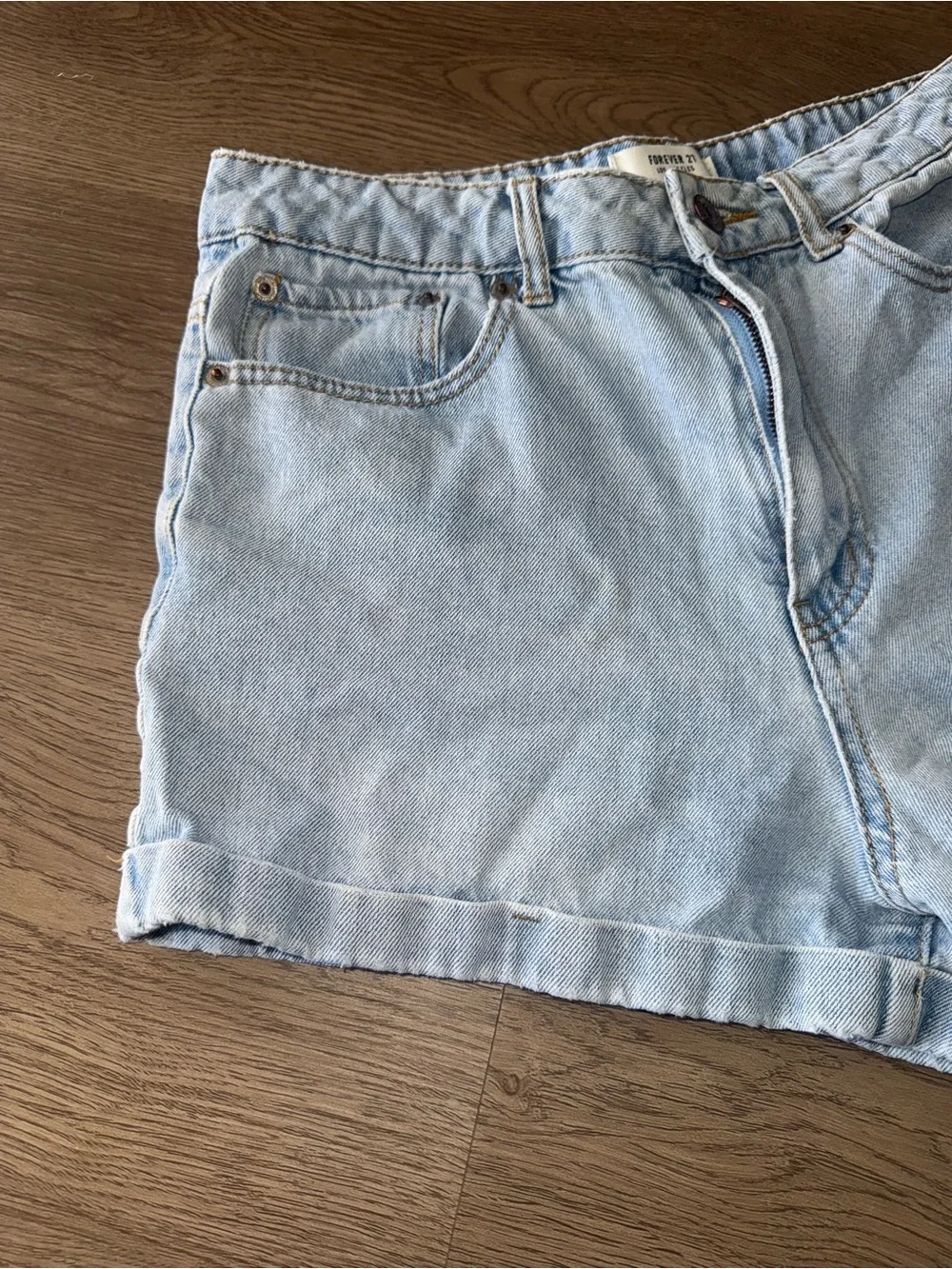 Forever 21 Light Wash Denim Mom Shorts - Women's Casual Jean Shorts Size 27